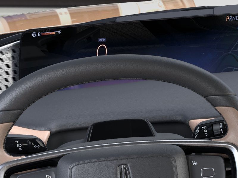 Lincoln Navigator L Vehicle Full-screen Gallery Image 14