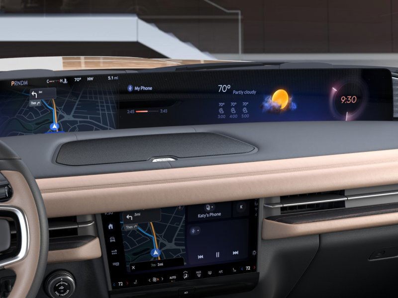 Lincoln Navigator L Vehicle Full-screen Gallery Image 15