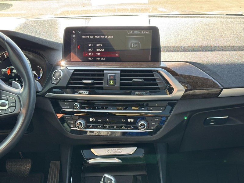 BMW X3 Vehicle Full-screen Gallery Image 13