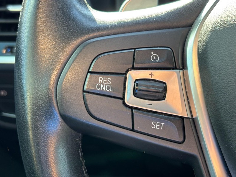 BMW X3 Vehicle Full-screen Gallery Image 17