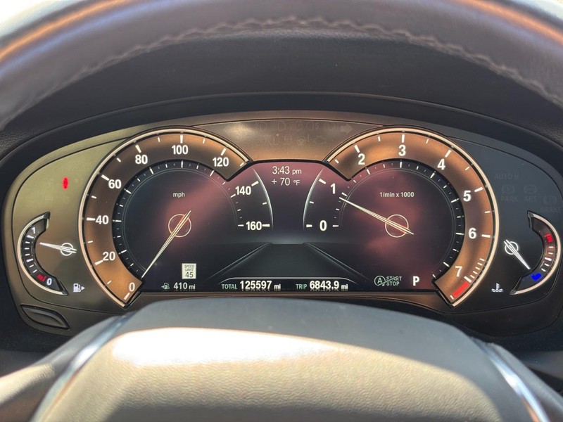 BMW X3 Vehicle Full-screen Gallery Image 19