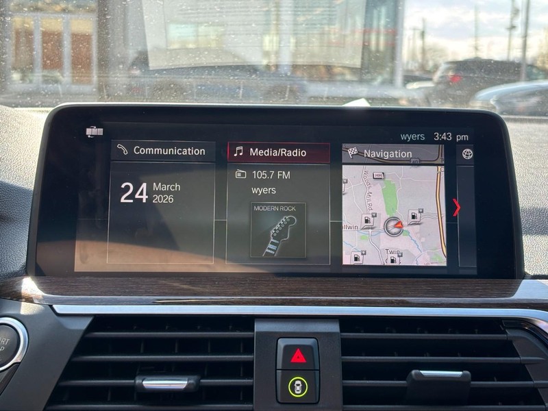 BMW X3 Vehicle Full-screen Gallery Image 20