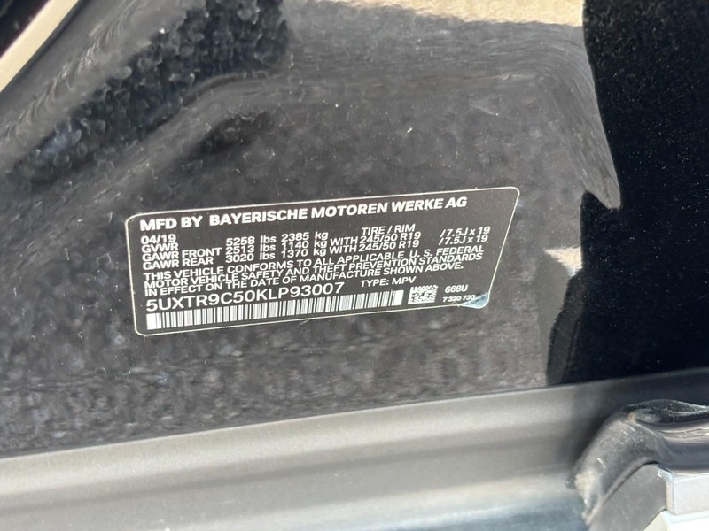 BMW X3 Vehicle Full-screen Gallery Image 23