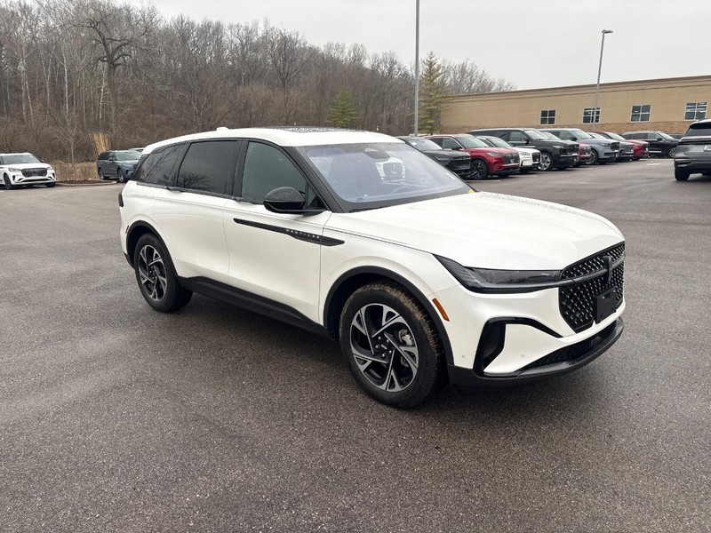 Lincoln Nautilus Vehicle Full-screen Gallery Image 04