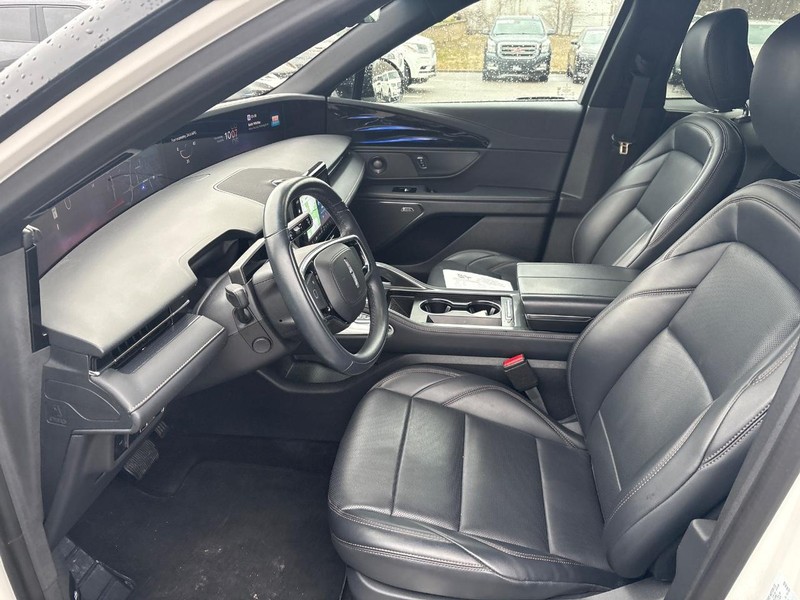 Lincoln Nautilus Vehicle Full-screen Gallery Image 05