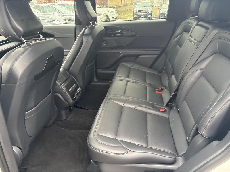 Lincoln Nautilus Vehicle Full-screen Gallery Image 06