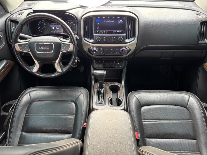 GMC Canyon Vehicle Full-screen Gallery Image 12