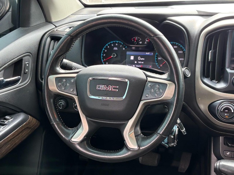 GMC Canyon Vehicle Full-screen Gallery Image 13