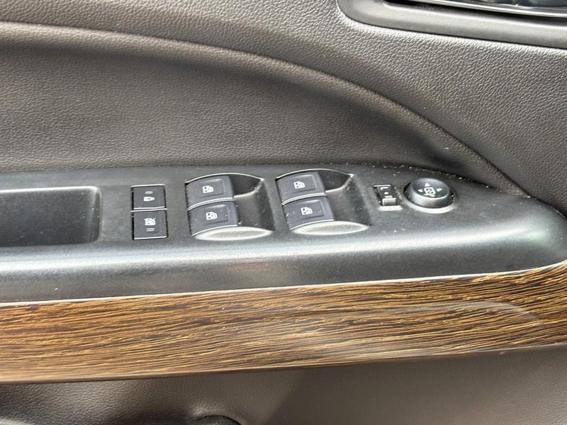 GMC Canyon Vehicle Full-screen Gallery Image 17