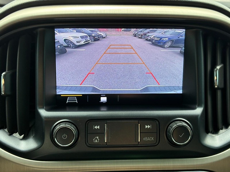 GMC Canyon Vehicle Full-screen Gallery Image 23