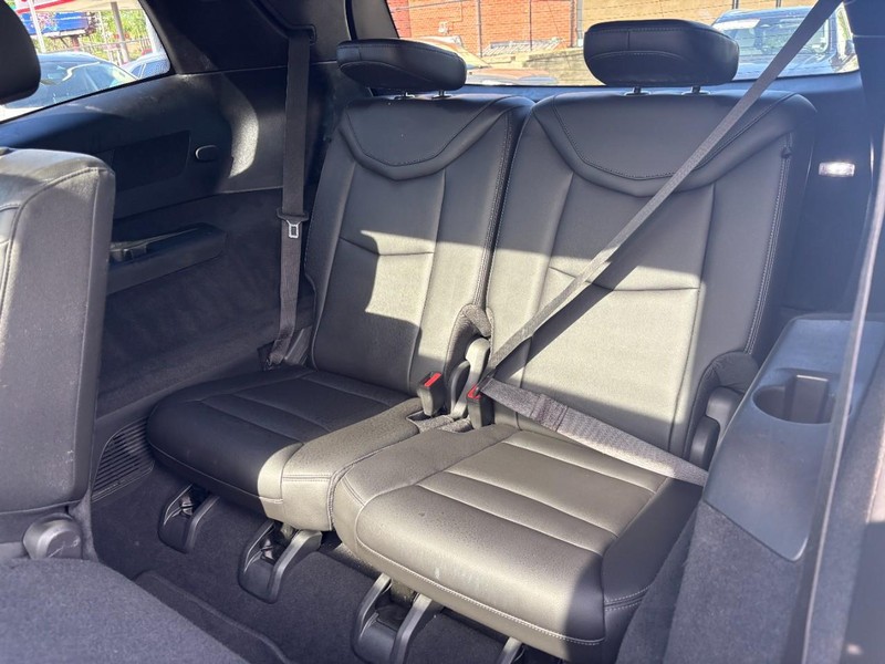 Cadillac XT6 Vehicle Full-screen Gallery Image 11