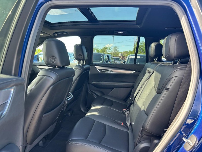 Cadillac XT6 Vehicle Full-screen Gallery Image 12