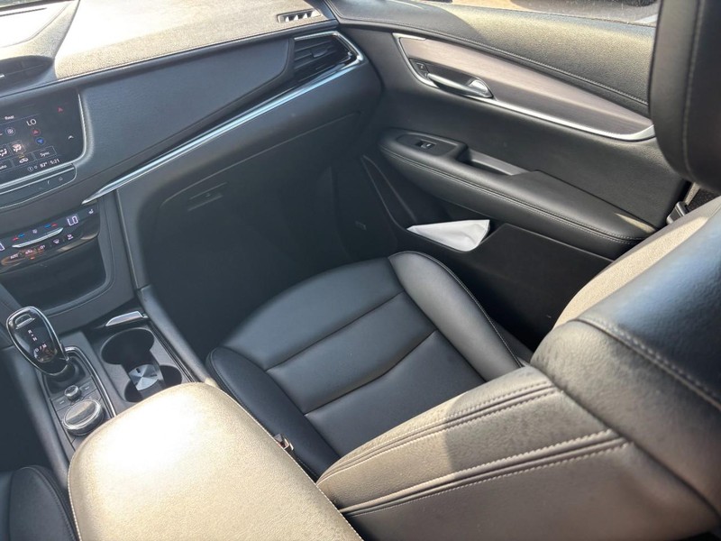 Cadillac XT6 Vehicle Full-screen Gallery Image 15