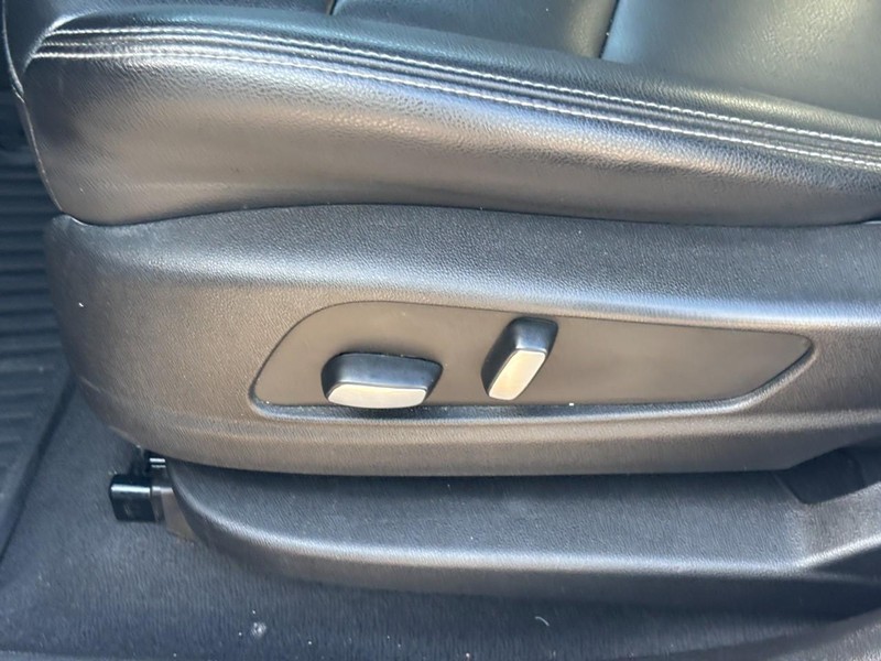 Cadillac XT6 Vehicle Full-screen Gallery Image 16