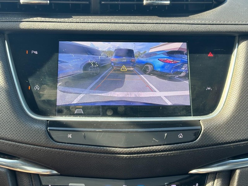 Cadillac XT6 Vehicle Full-screen Gallery Image 21