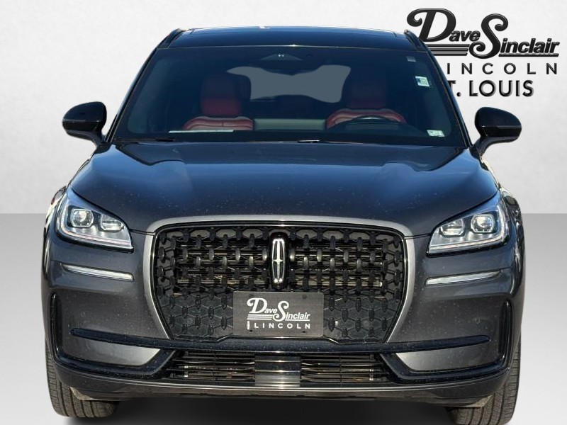 Lincoln Corsair Vehicle Full-screen Gallery Image 02