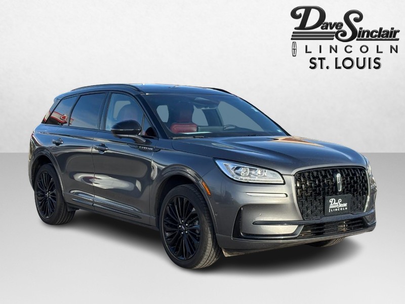 Lincoln Corsair Vehicle Full-screen Gallery Image 03