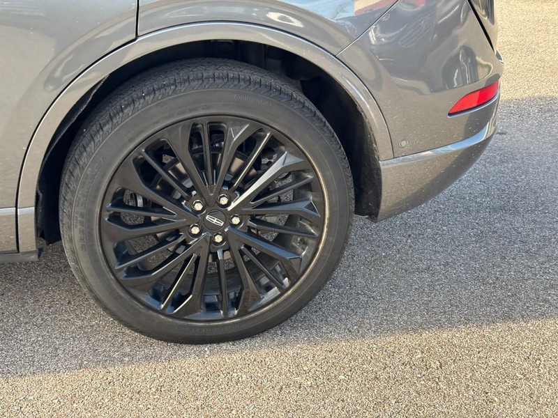 Lincoln Corsair Vehicle Full-screen Gallery Image 10