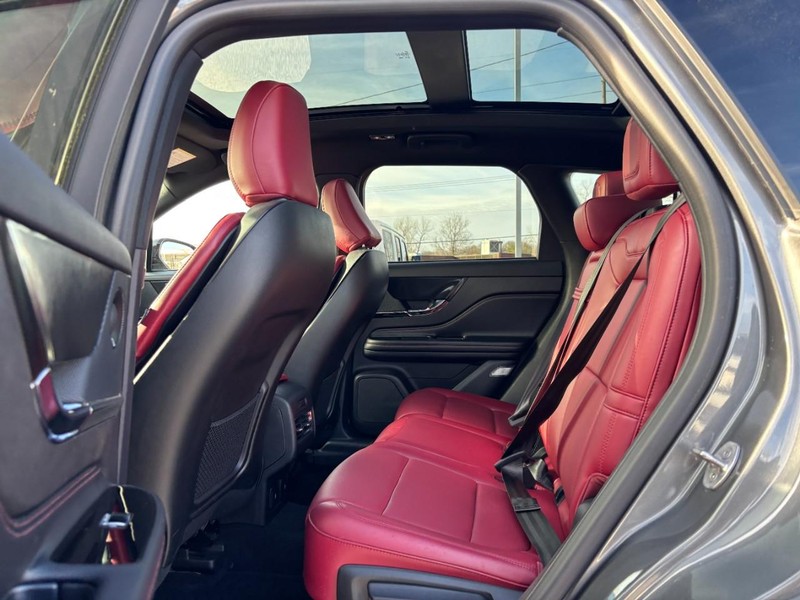 Lincoln Corsair Vehicle Full-screen Gallery Image 11