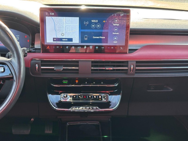 Lincoln Corsair Vehicle Full-screen Gallery Image 14