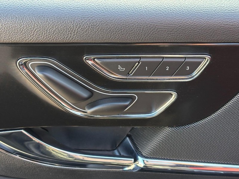 Lincoln Corsair Vehicle Full-screen Gallery Image 16