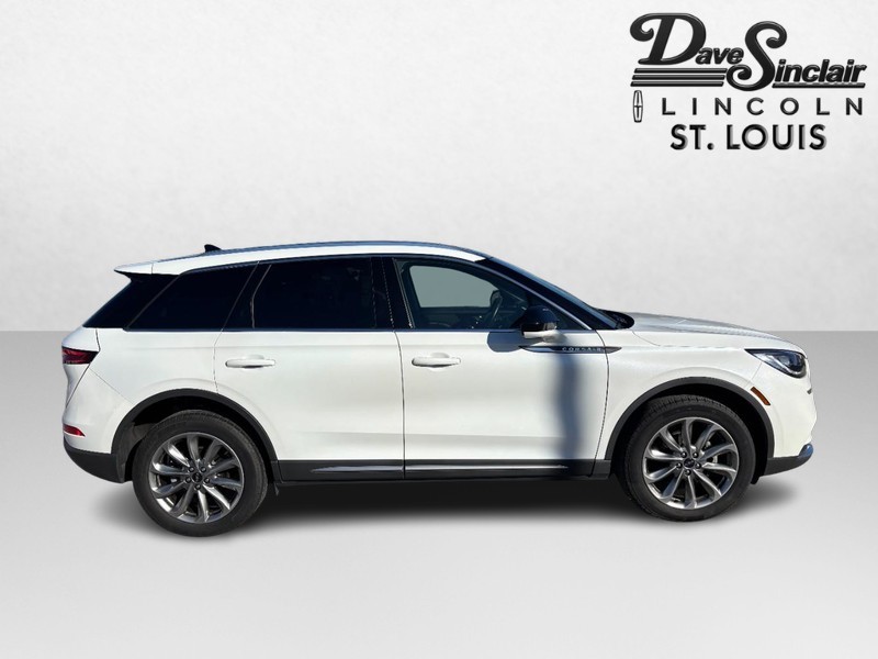 Lincoln Corsair Vehicle Full-screen Gallery Image 04