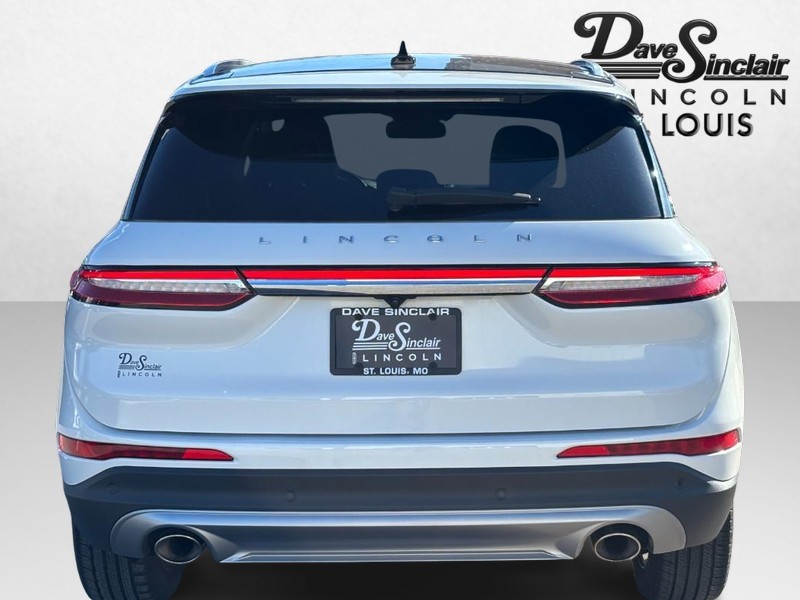 Lincoln Corsair Vehicle Full-screen Gallery Image 06