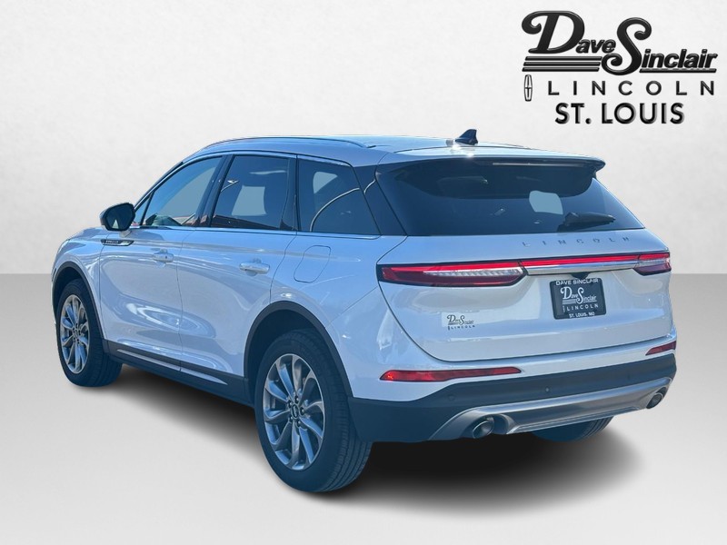 Lincoln Corsair Vehicle Full-screen Gallery Image 07