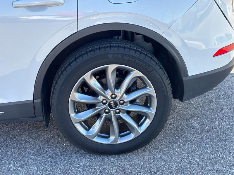 Lincoln Corsair Vehicle Full-screen Gallery Image 10