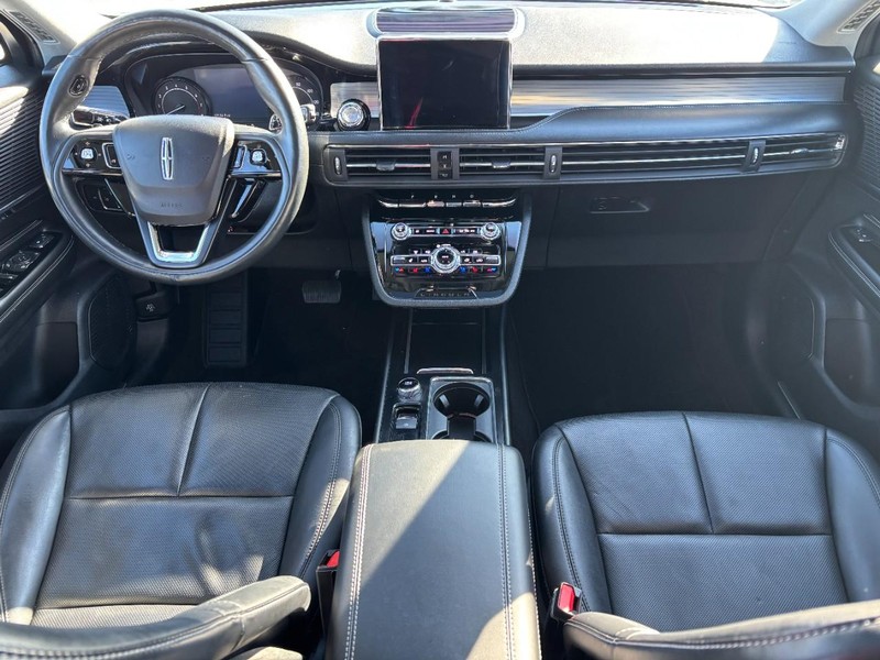 Lincoln Corsair Vehicle Full-screen Gallery Image 12