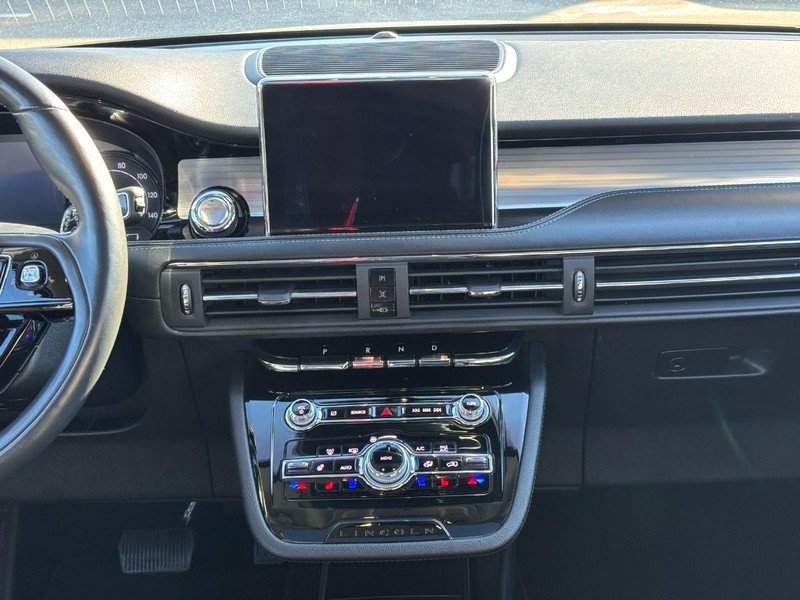 Lincoln Corsair Vehicle Full-screen Gallery Image 14