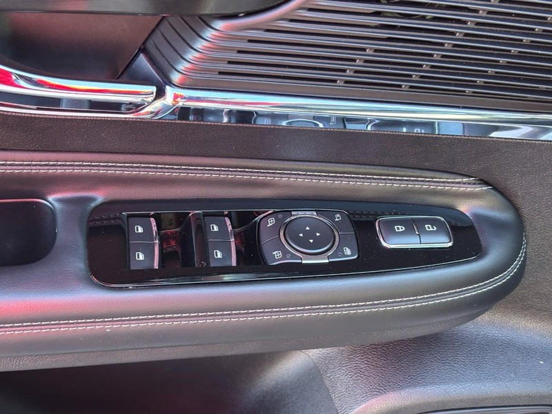 Lincoln Corsair Vehicle Full-screen Gallery Image 17