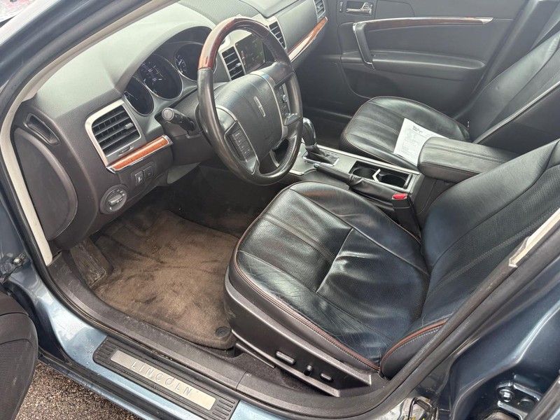 Lincoln MKZ Vehicle Full-screen Gallery Image 06