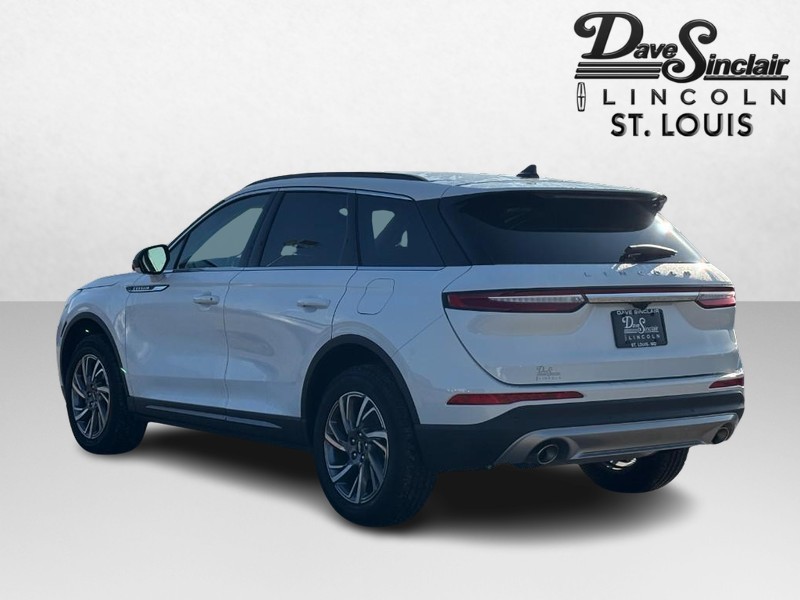 Lincoln Corsair Vehicle Full-screen Gallery Image 05