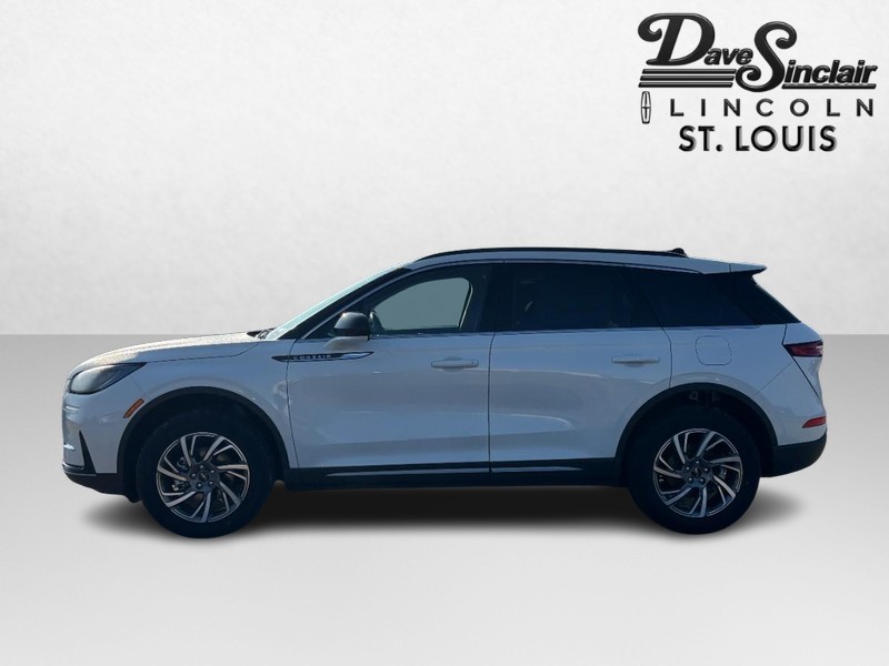 Lincoln Corsair Vehicle Full-screen Gallery Image 06