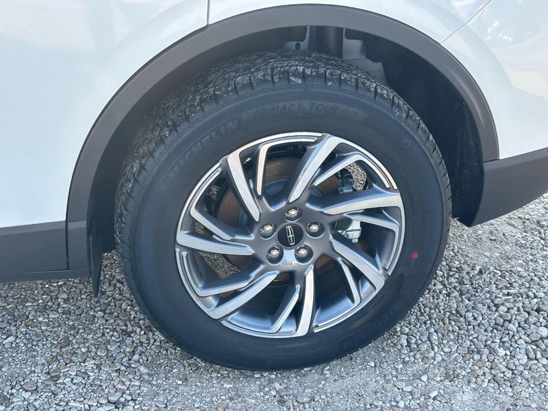 Lincoln Corsair Vehicle Full-screen Gallery Image 10