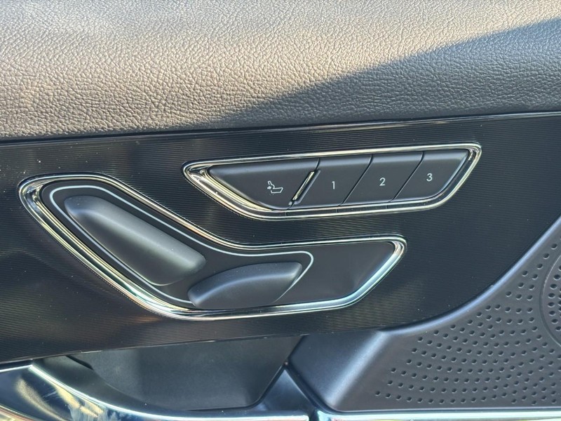 Lincoln Corsair Vehicle Full-screen Gallery Image 16