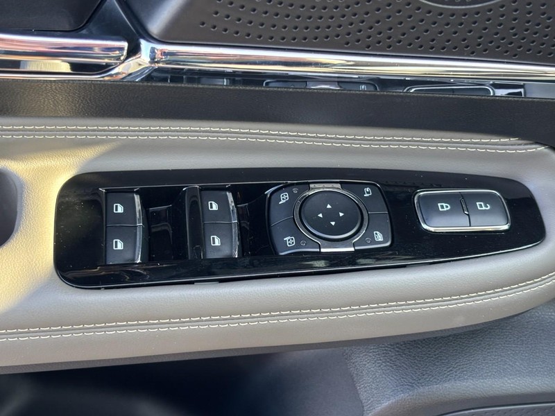 Lincoln Corsair Vehicle Full-screen Gallery Image 17