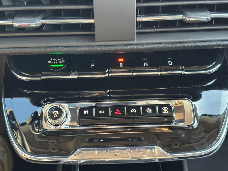 Lincoln Corsair Vehicle Full-screen Gallery Image 23