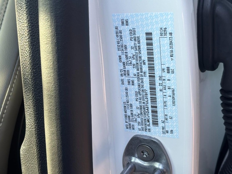 Lincoln Corsair Vehicle Full-screen Gallery Image 24