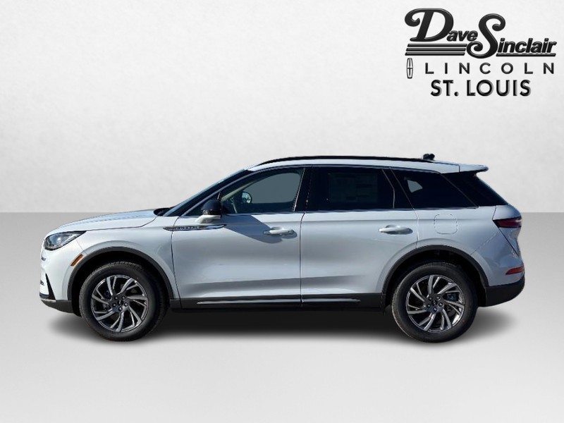 Lincoln Corsair Vehicle Full-screen Gallery Image 06