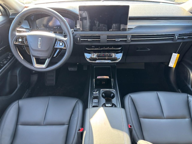 Lincoln Corsair Vehicle Full-screen Gallery Image 12