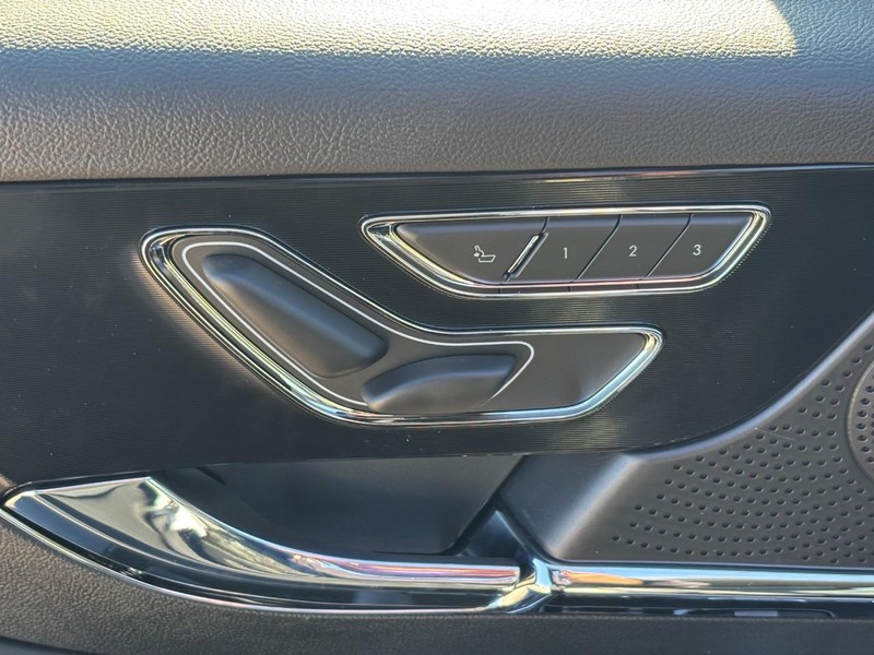 Lincoln Corsair Vehicle Full-screen Gallery Image 16