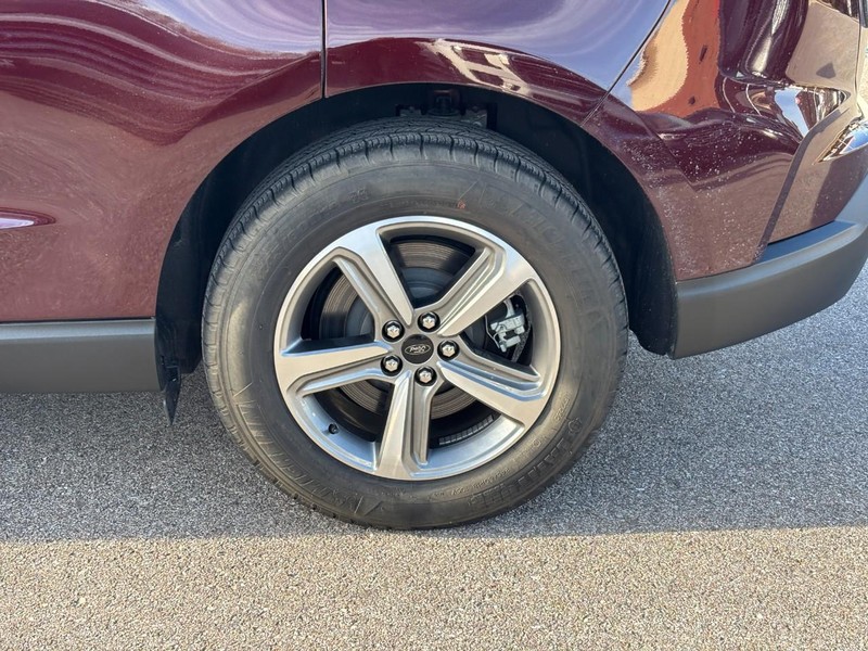 Ford Edge Vehicle Full-screen Gallery Image 10