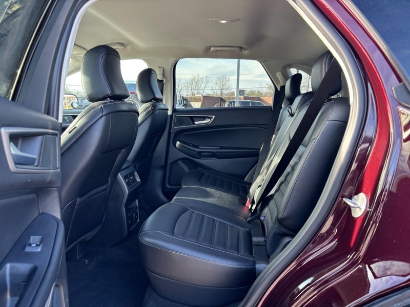 Ford Edge Vehicle Full-screen Gallery Image 11