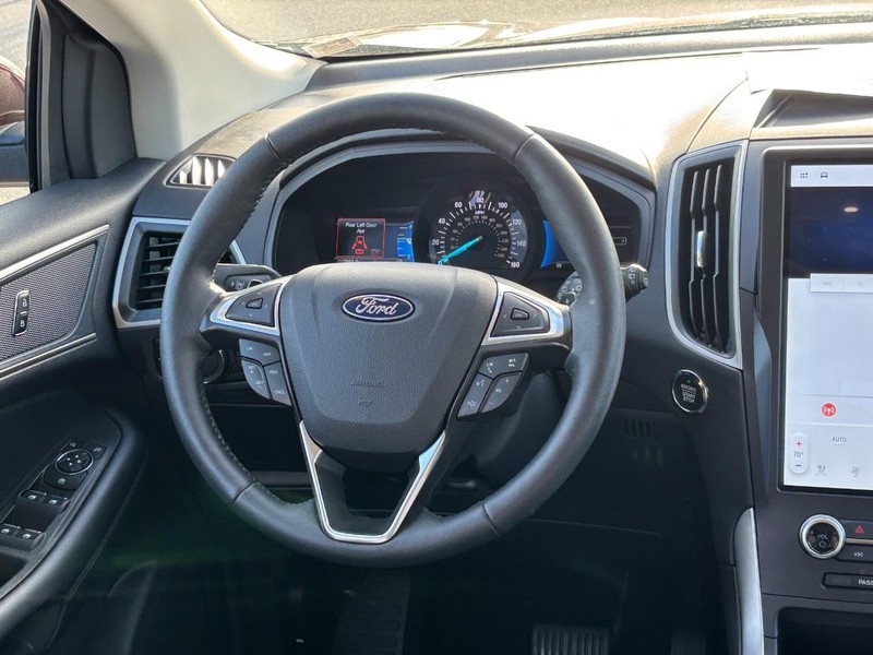 Ford Edge Vehicle Full-screen Gallery Image 13