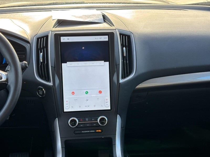 Ford Edge Vehicle Full-screen Gallery Image 14