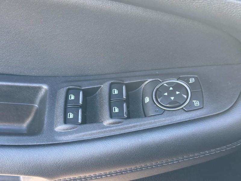 Ford Edge Vehicle Full-screen Gallery Image 17