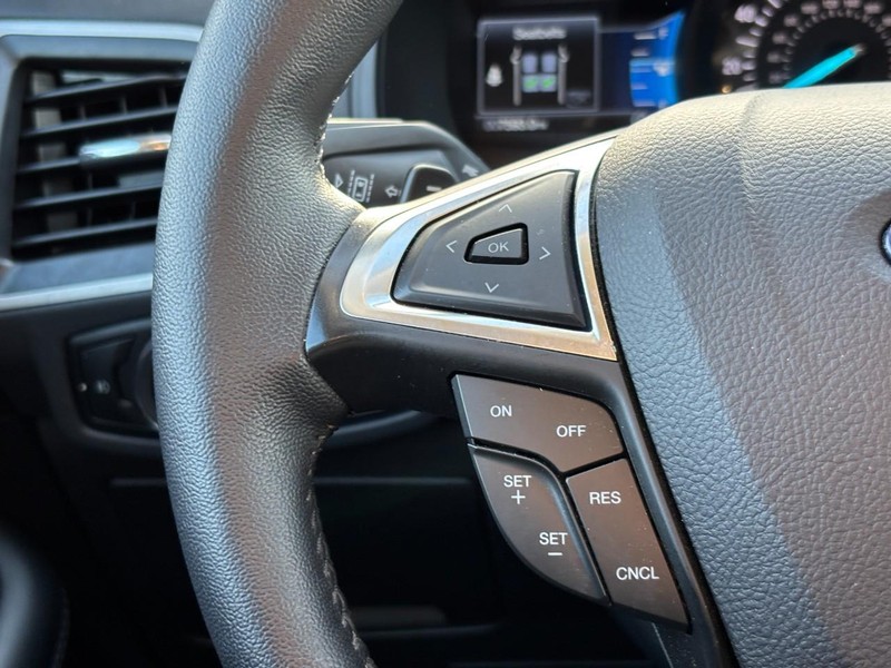 Ford Edge Vehicle Full-screen Gallery Image 18