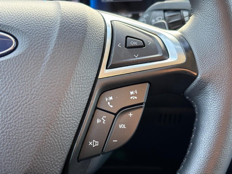 Ford Edge Vehicle Full-screen Gallery Image 19